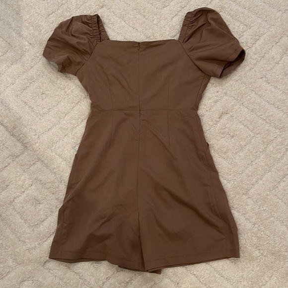 Dazy brown short romper size medium - Picture 5 of 5